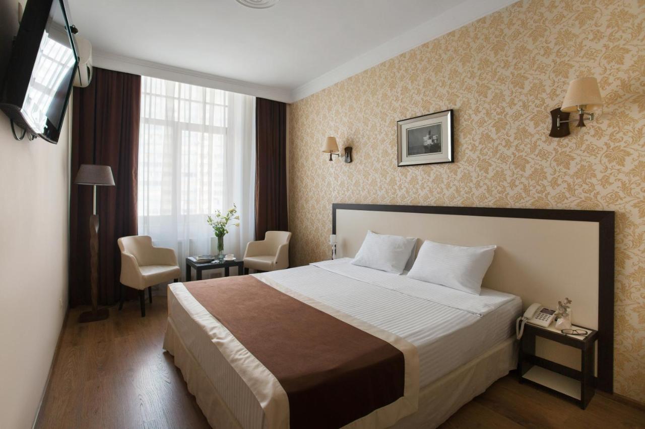 Corona Hotel & Apartments Odessa Esterno foto